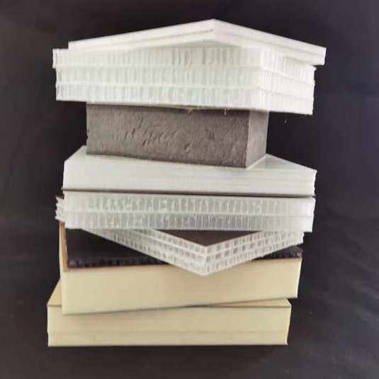 使用(yong)熱塑蜂窩闆/蜂窩(wō)三明治闆優勢有(yǒu)哪些？